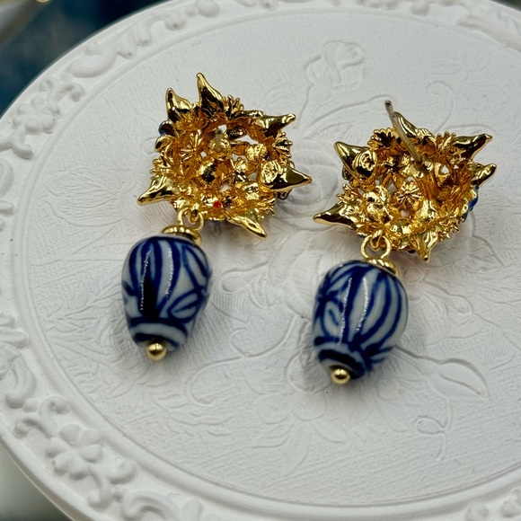 🆕 LES NEREIDES 🧿 NIB Flower Bouquet And Ceramic Bead Earrings - Picture 11 of 13